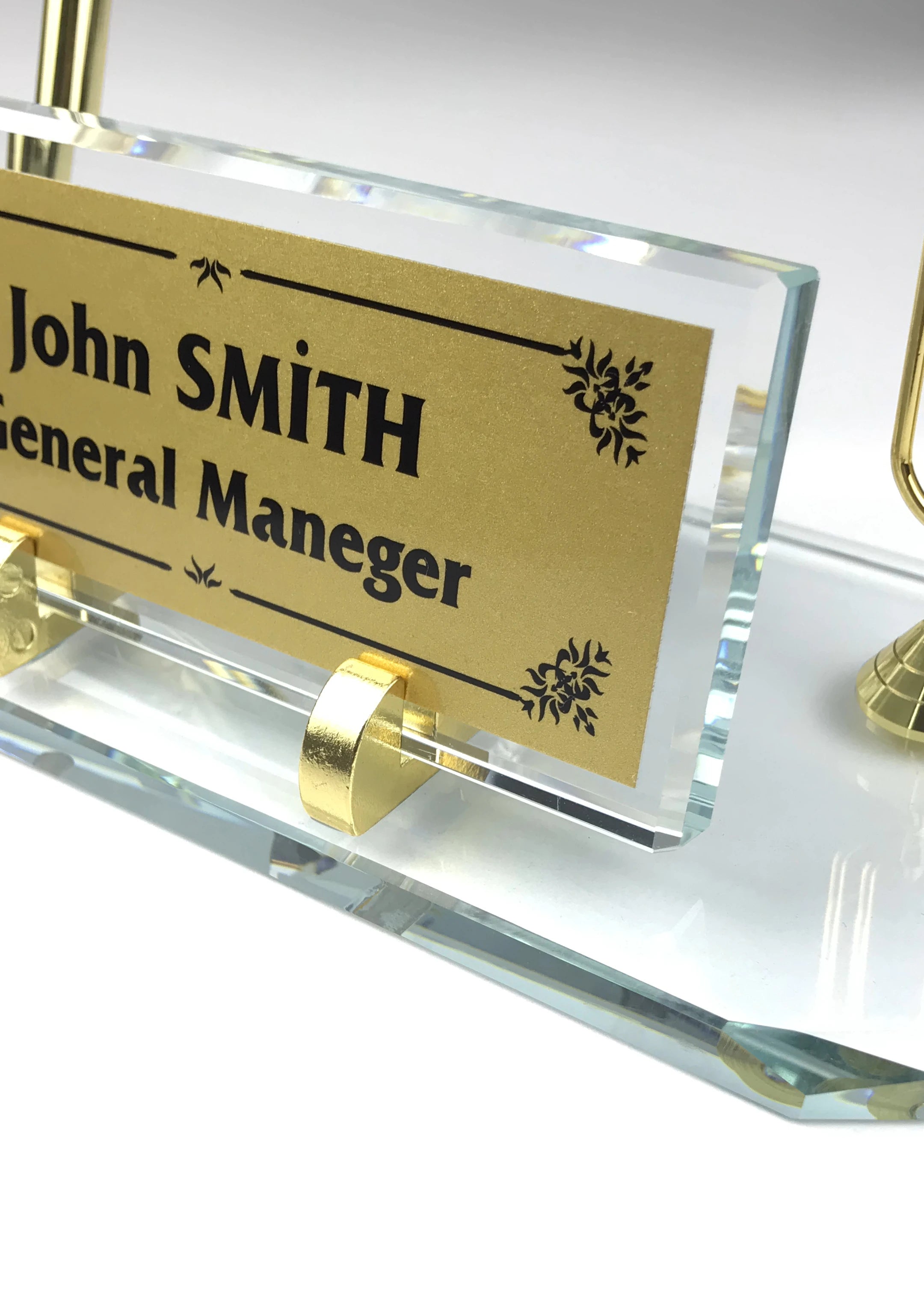 Ofis Kristal Masa İsimliği