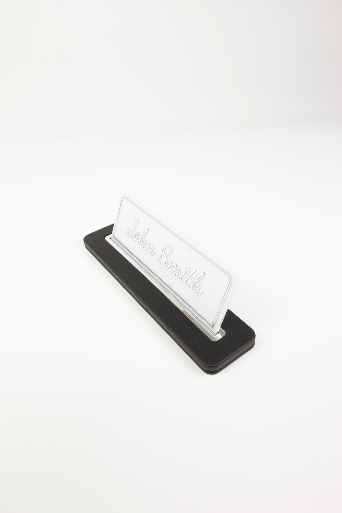 Alya Deri Masa İsimliği Düz Siyah Krom Detaylı