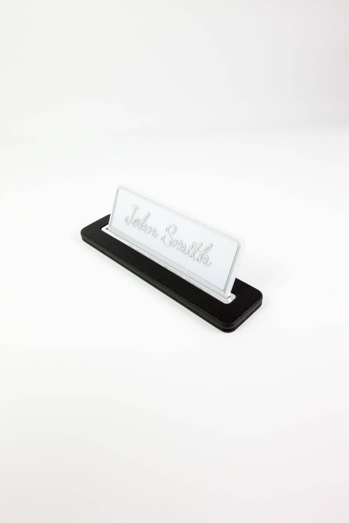 Alya Deri Masa İsimliği Siyah Krom Detaylı