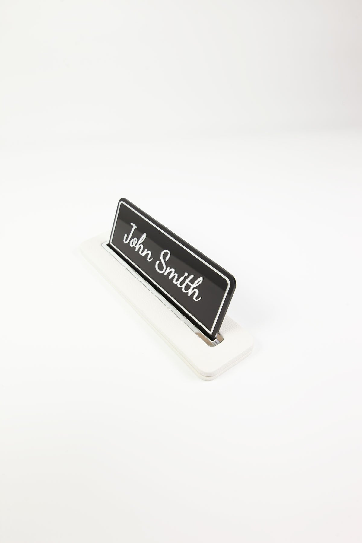 beyaz deri masa isimliği