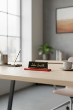 kırımızı renk masa isimliği gold detaylı