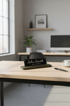 Haki yeşil masa isimliği