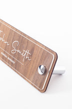 Ahşap Masa İsimliği Krom Detaylı Lazer Kazıma