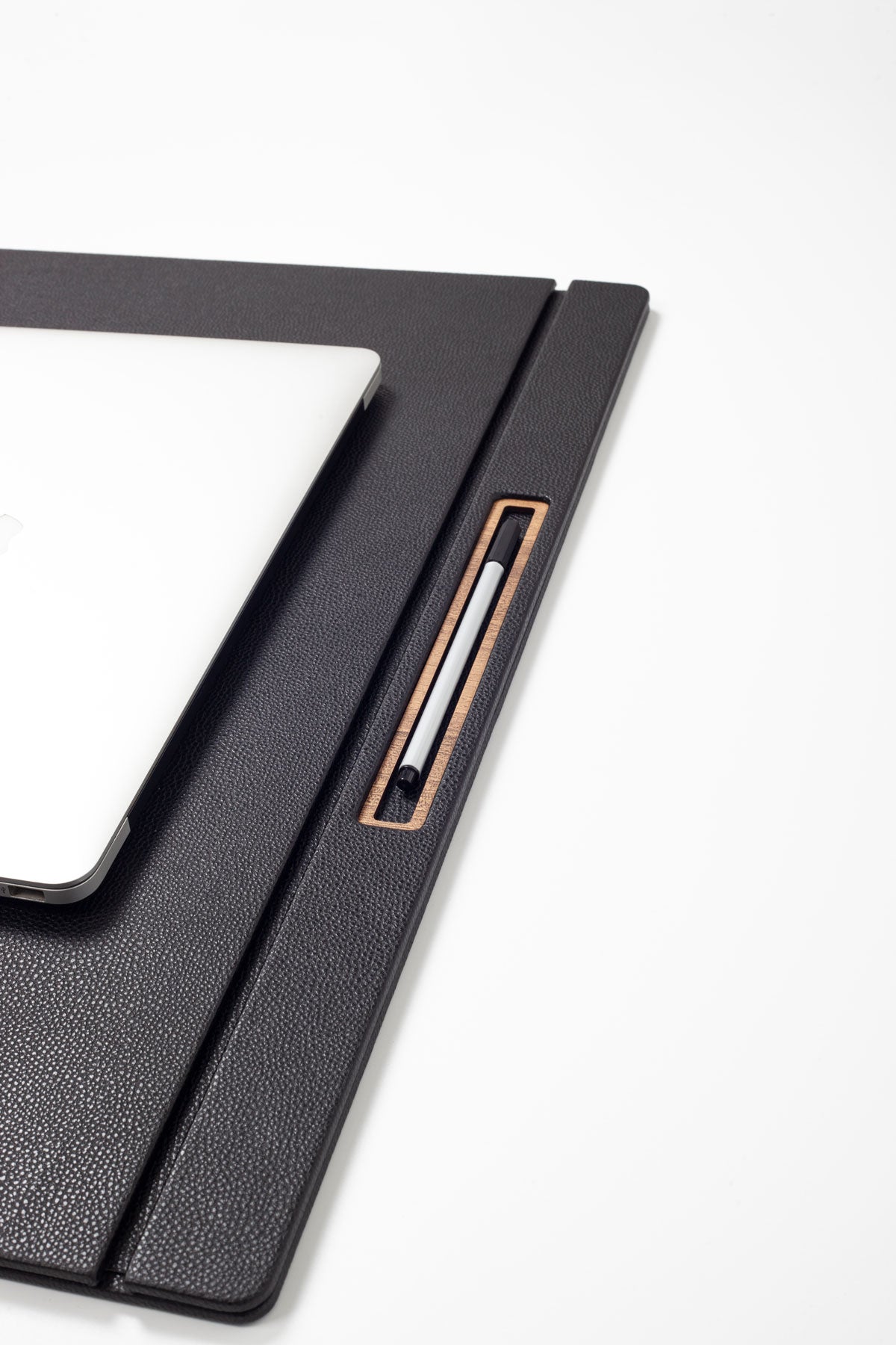 Deri Kapaklı Masa Sümeni Siyah Ahşap Detaylı 60x40cm