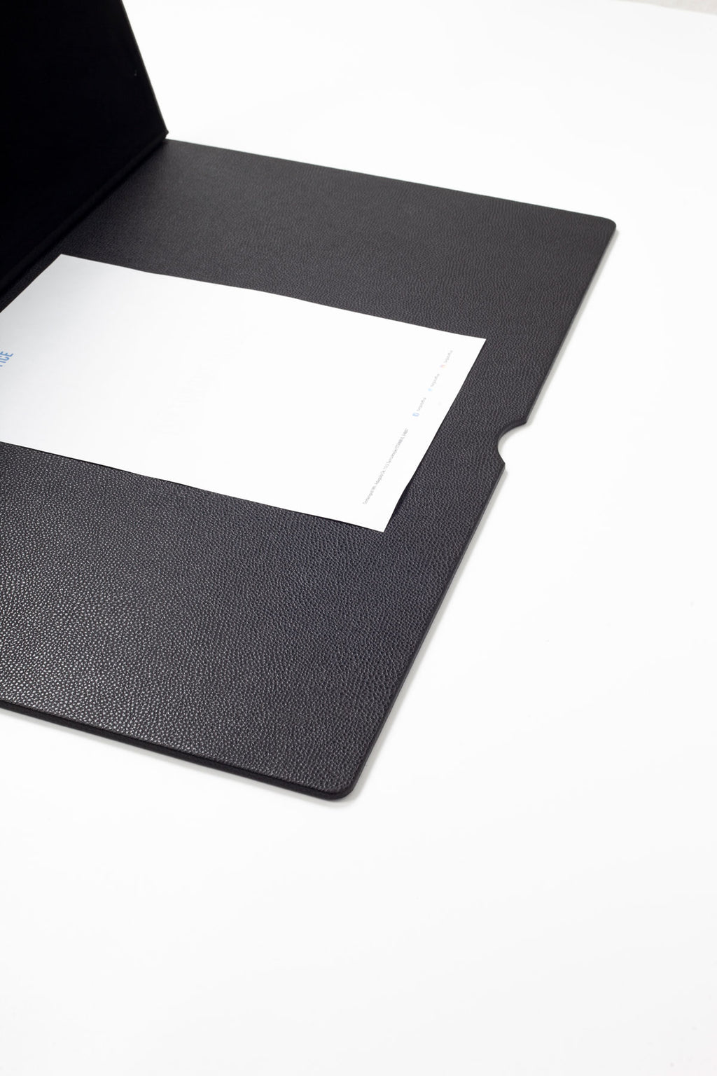 Deri Kapaklı Masa Sümeni Siyah Ahşap Detaylı 60x40cm