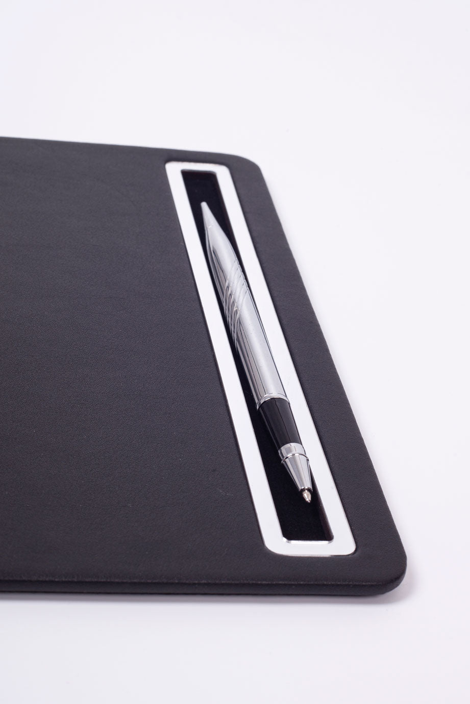 Deri Mousepad Düz Siyah Krom Detaylı