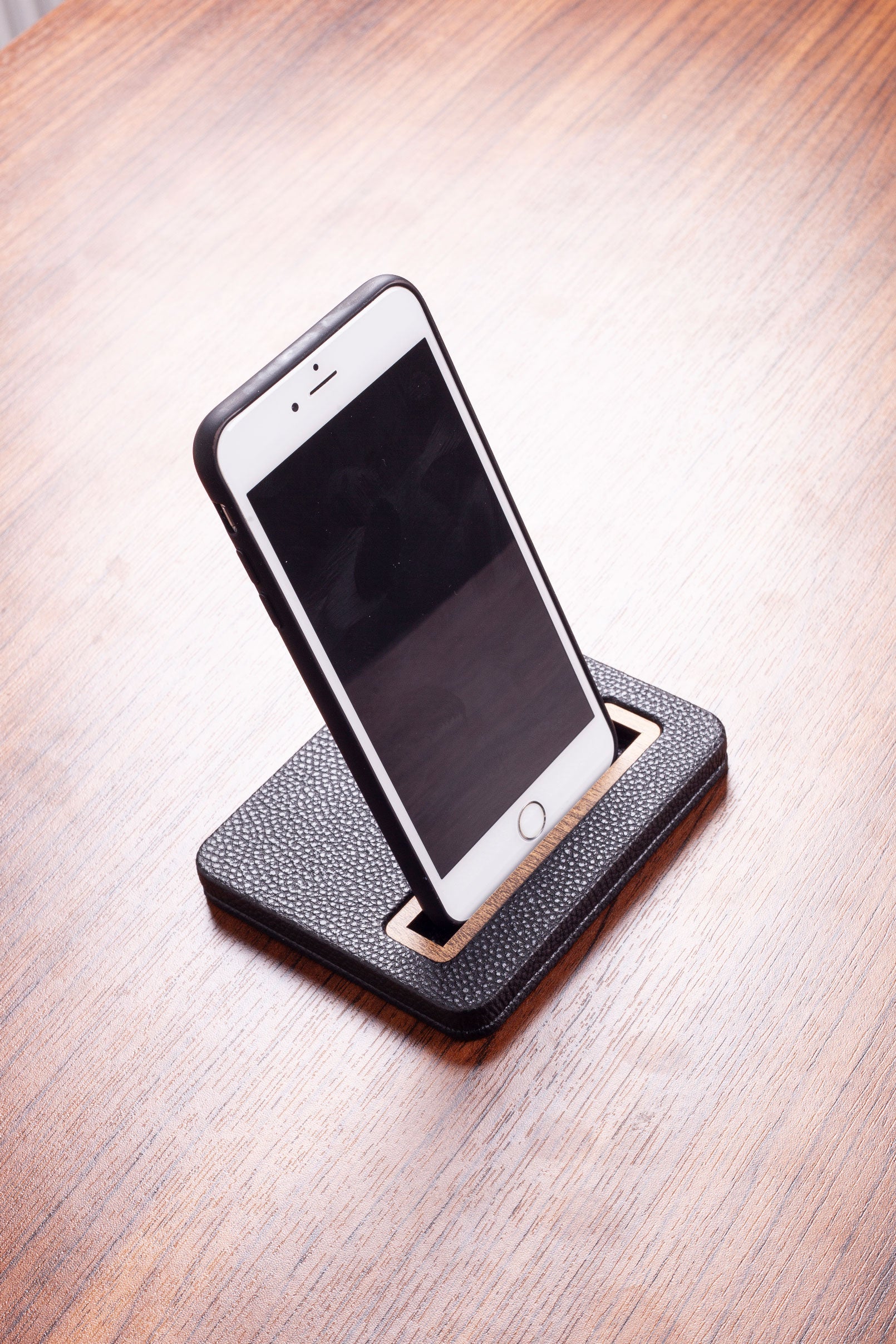 Deri Telefon Tutucu Ahşap Detaylı